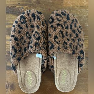 Aerie fuzzy animal print slip on‎ slides slippers ladies size 9 NWT
